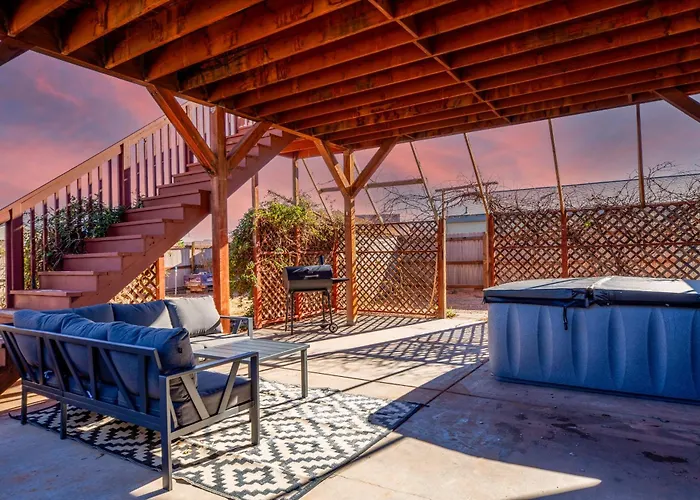 Haven In The Canyons - Near Powell & Antelope Canyon - Boat Parking, 360 Views, & Hot Tub Holiday home *