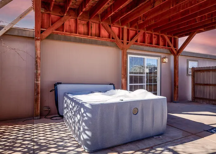 Haven In The Canyons - Near Powell & Antelope Canyon - Boat Parking, 360 Views, & Hot Tub * Page