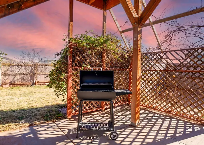 Holiday home Haven In The Canyons - Near Powell & Antelope Canyon - Boat Parking, 360 Views, & Hot Tub