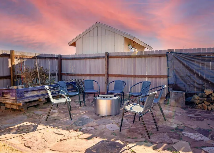 Haven In The Canyons - Near Powell & Antelope Canyon - Boat Parking, 360 Views, & Hot Tub Holiday home *