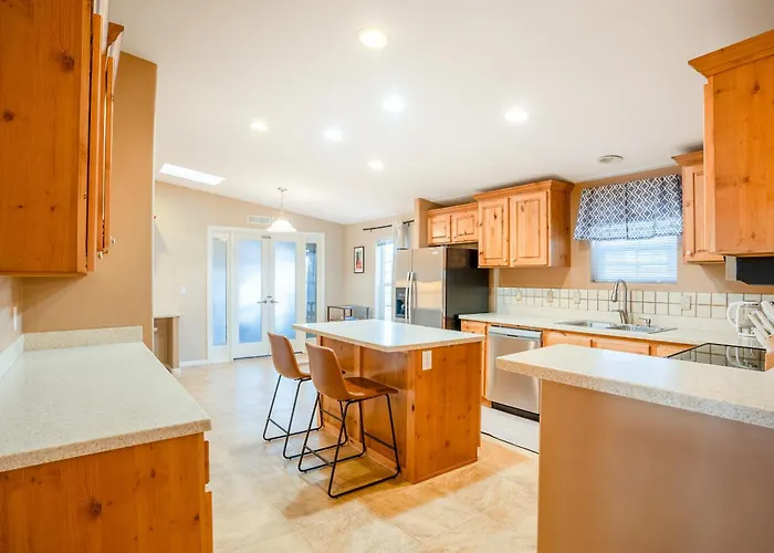 Haven In The Canyons - Near Powell & Antelope Canyon - Boat Parking, 360 Views, & Hot Tub Page
