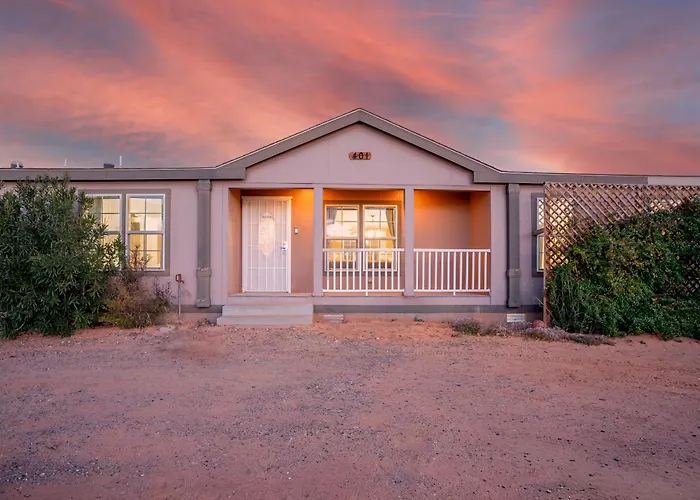 Haven In The Canyons - Near Powell & Antelope Canyon - Boat Parking, 360 Views, & Hot Tub Holiday home *