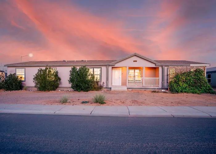 Haven In The Canyons - Near Powell & Antelope Canyon - Boat Parking, 360 Views, & Hot Tub Page