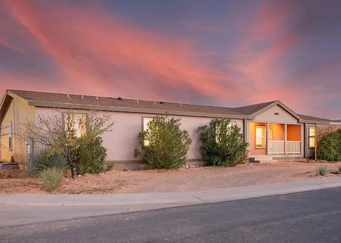 Haven In The Canyons - Near Powell & Antelope Canyon - Boat Parking, 360 Views, & Hot Tub *